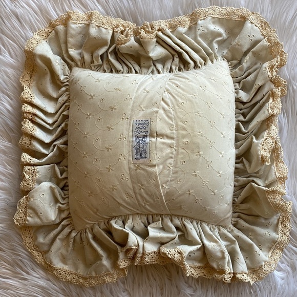Dorothy’s Ruffled Originals Lacey Eyelet Ruffled Pillow - Picture 4 of 6